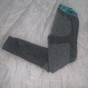 Gym shark leggings